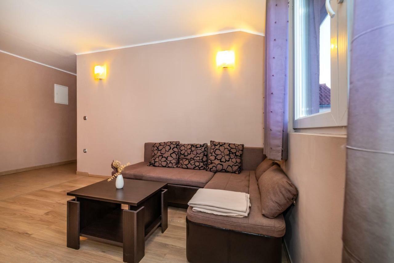 Apartment Adrian Biograd Na Moru Buitenkant foto