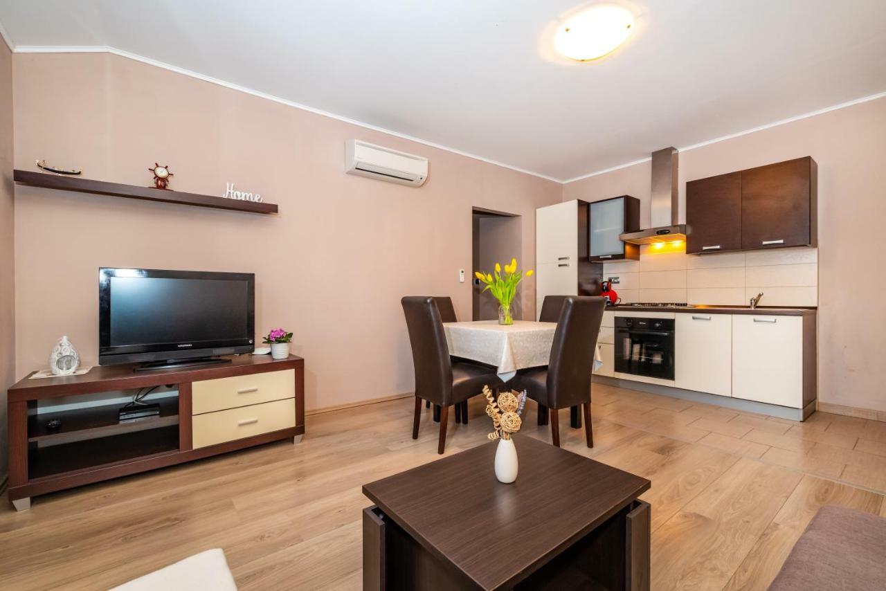 Apartment Adrian Biograd Na Moru Buitenkant foto